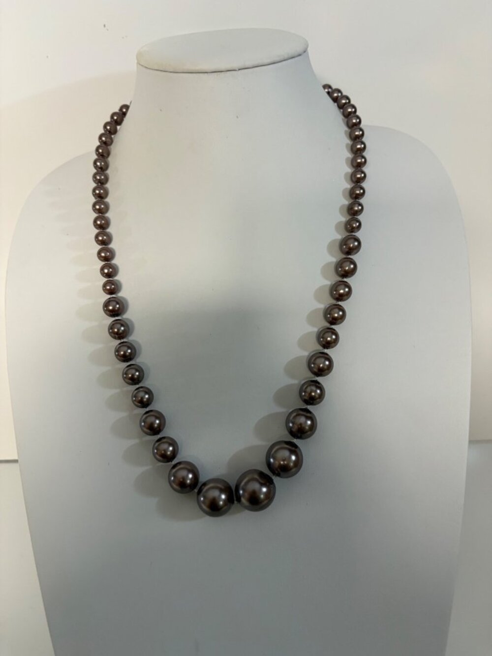 Brown Pearlized Graduated Strand Necklace Lightweight Plastic Spring Ring 25"